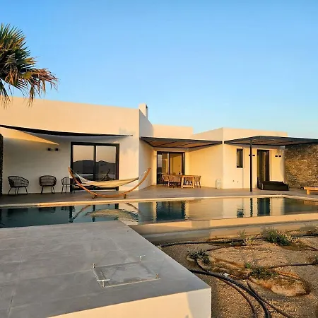 N House L A Unique Cycladic Sanctuary *