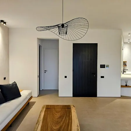 N House L A Unique Cycladic Sanctuary