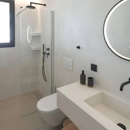 N House L A Unique Cycladic Sanctuary *